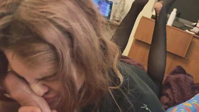 Дик гулӯ, pantyhose дарида ва пошнаҳои дарида хуб мулоқот