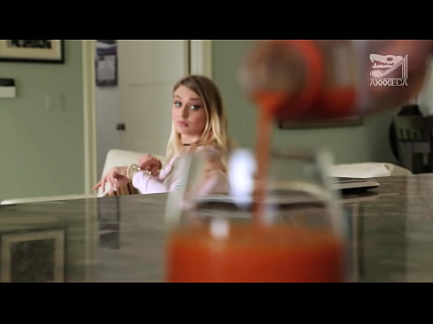 ❤️ Духтари гарм бо аллаҳои калон ва киска қатъӣ аз зиёнкор хурӯс мегирад, аммо хеле душвор аст ❤❌ Порно босифат дар мо ☑