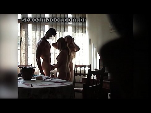 ❤️ Дӯстони ҷинсӣ як марди бузургҷусса ва сегонаро бо ӯ даъват мекунанд ❤❌ Порно босифат дар мо ☑