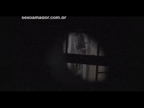❤️ Блонди ба таври махфӣ аз ҷониби як сайёҳи ҳамсоя, ки паси хиштҳои холӣ пинҳон шудааст, сабт мешавад ❤❌ Порно босифат дар мо ☑